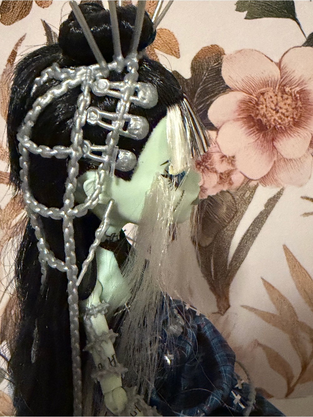Frankie Stein Monster High Doll (Stitched in Style) - Picture 3 of 6